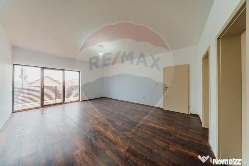 Casă cu 5 camere cu Teren 500 Mp în Vladimirescu