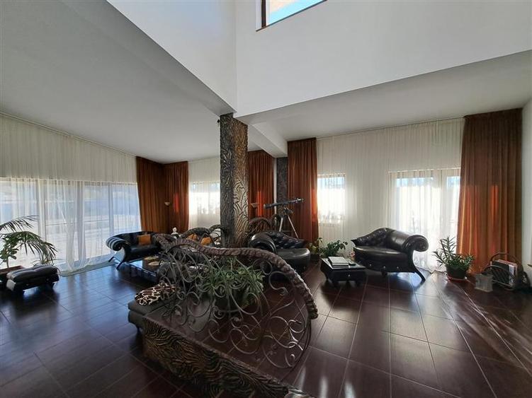 Casă individuală cu 8 camere cu Piscina în Samurcași