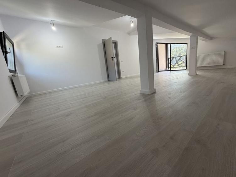 Apartament cu 4 camere decomandat în Poiana