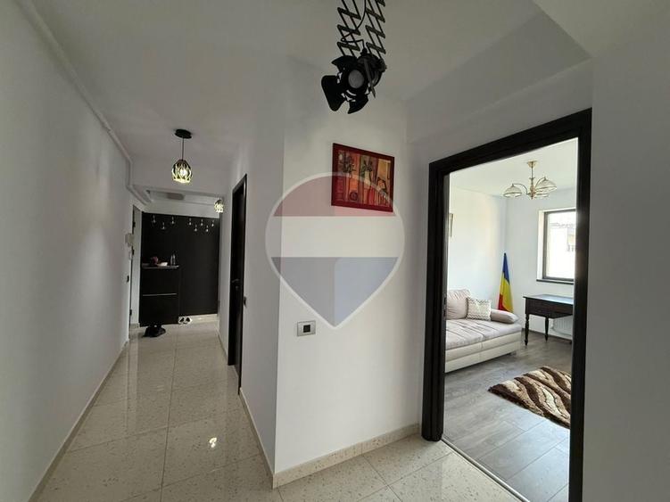 Apartament cu 4 camere decomandat, mobilat în Titan
