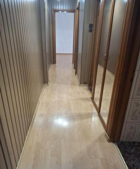 Apartament cu 3 camere semidecomandat în Casa de Cultură