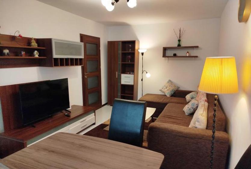 Apartament cu 2 camere decomandat, mobilat în Tei