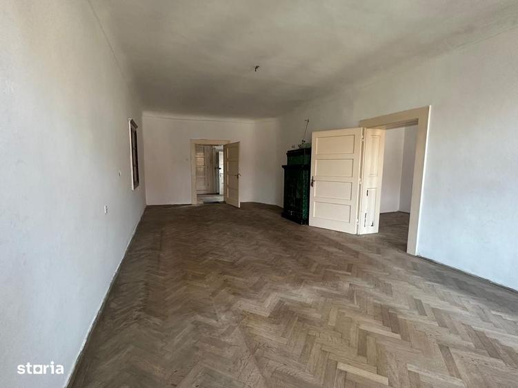 Casă cu 4 camere cu Teren 294 Mp în Central
