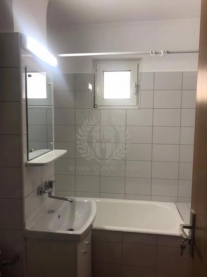 Apartament cu 3 camere decomandat, mobilat în Gheorghe Doja