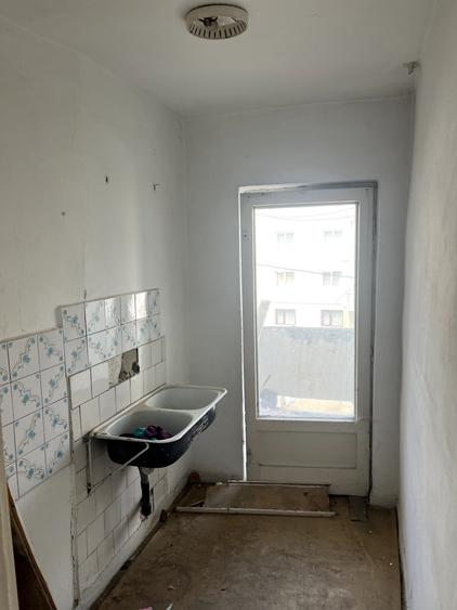 Garsonieră decomandată în Coman