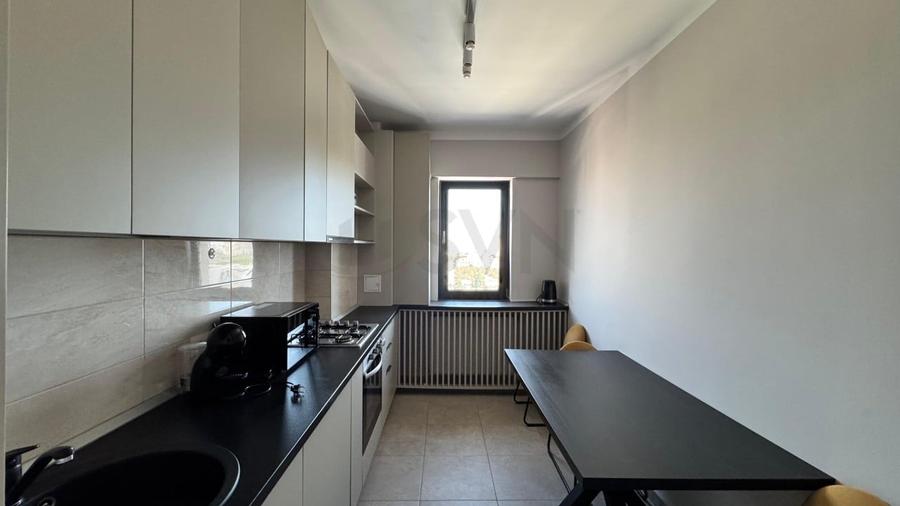 Apartament cu 4 camere decomandat, mobilat în Tineretului