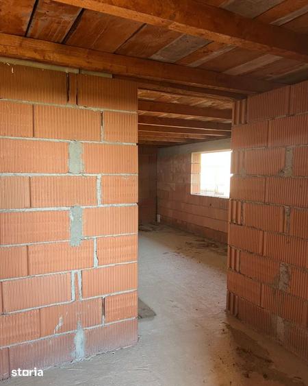 Casă cu 10 camere cu Teren 400 Mp în Central