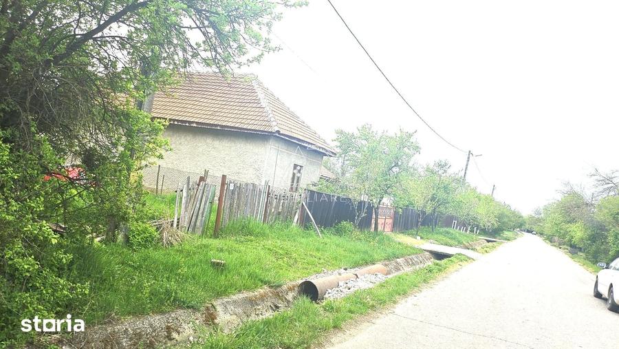 Casă cu 2 camere cu Teren 923 Mp în Scoarța