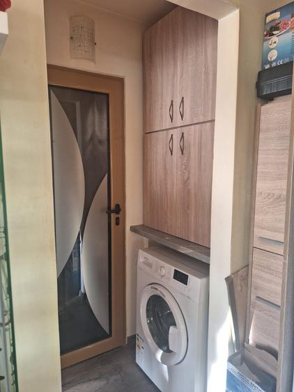 Apartament cu 3 camere semidecomandat, mobilat în Săsar