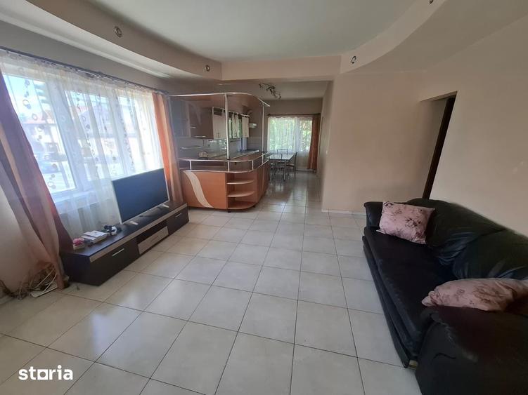 Apartament cu 3 camere în Pârneava