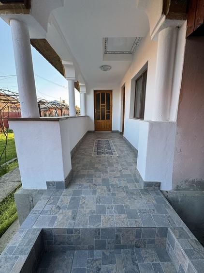 Casă cu 4 camere în Ceauru