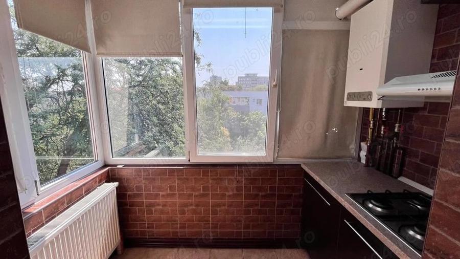 Apartament cu 3 camere semidecomandat în Păcii