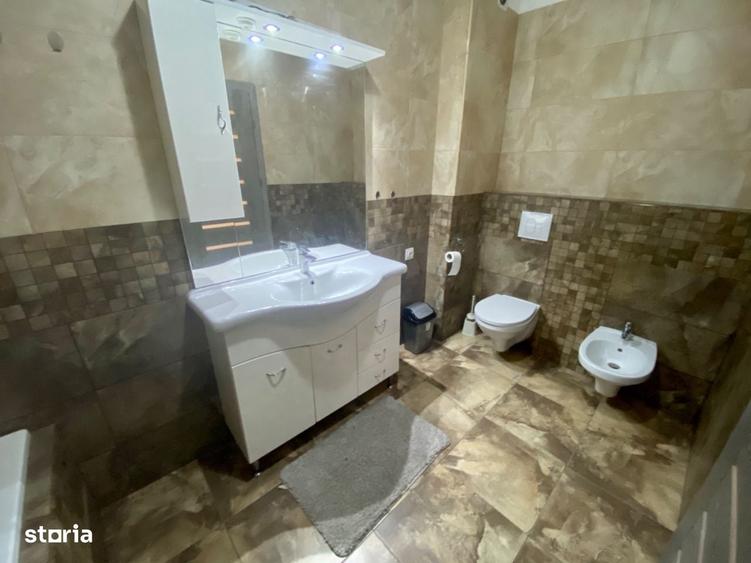 Apartament cu 3 camere semidecomandat în Central