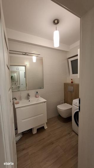 Casă cu 8 camere cu Teren 200 Mp în Central