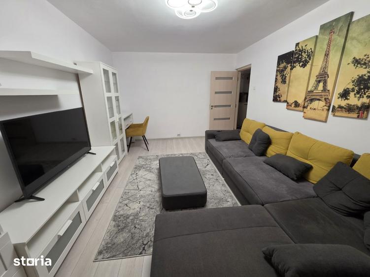 Apartament cu 3 camere decomandat în Titan