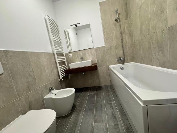 Apartament cu 3 camere în Torontalului