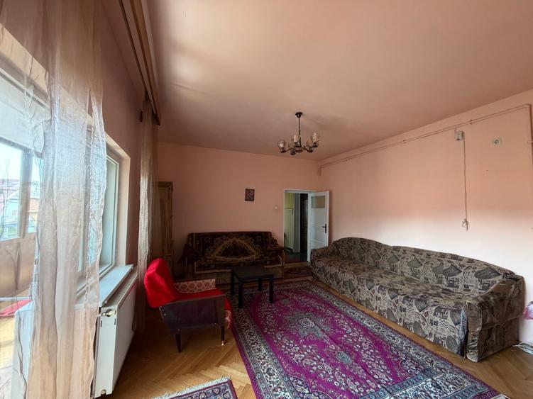 Apartament cu 3 camere semidecomandat în Central