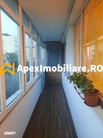 Apartament cu 2 camere semidecomandat în 1 Mai