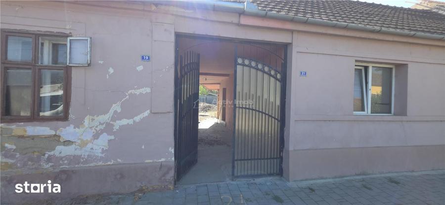 Casă cu 4 camere cu Teren 1720 Mp în Central