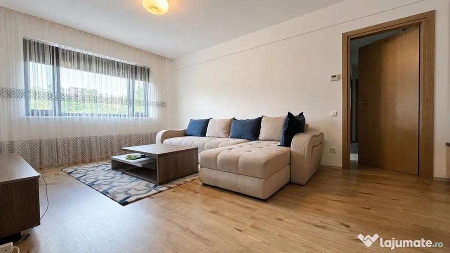Apartament cu 3 camere semidecomandat în Băneasa