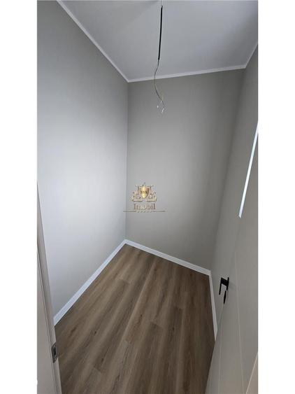Casă cu 4 camere cu Teren 500 Mp în Bucium