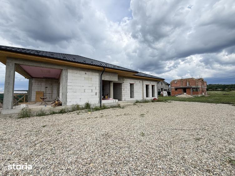 Casă cu 4 camere cu Teren 400 Mp în Central