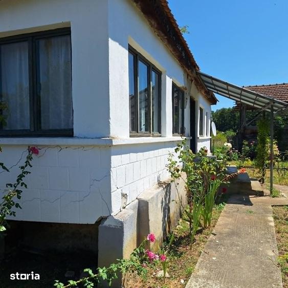 Casă cu 2 camere cu Teren 3534 Mp în Central