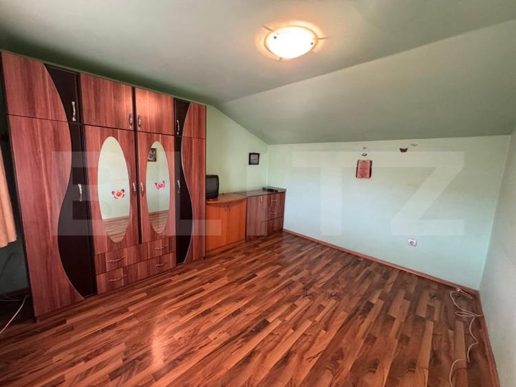 Casă individuală cu 6 camere cu Garaj în Șoimuș