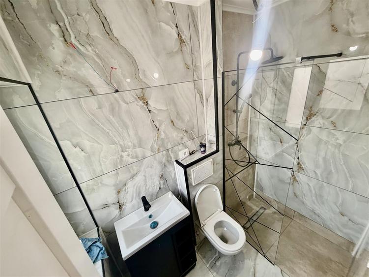 Casă cu 4 camere decomandat cu Teren 600 Mp în Uricani