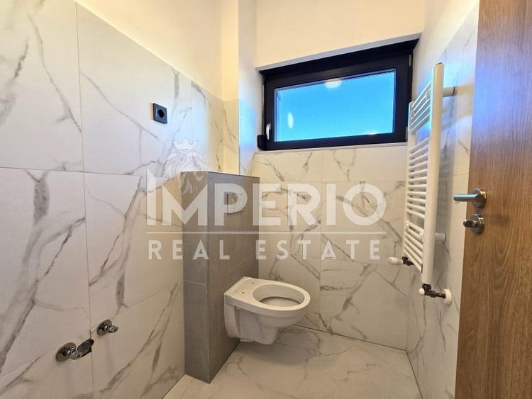 Casă individuală cu 12 camere cu Canalizare în Mărăști