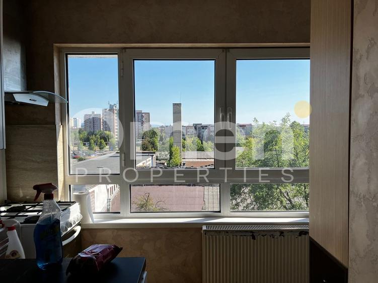 Apartament cu 3 camere decomandat, mobilat în Săsar