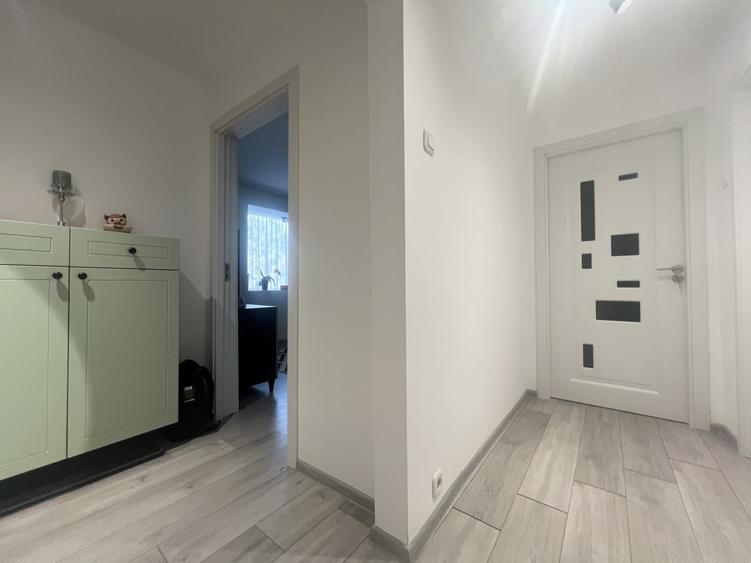 Apartament, 3 camere, 64 mp utili, etaj 3, decomandat - Piata Doina - 12