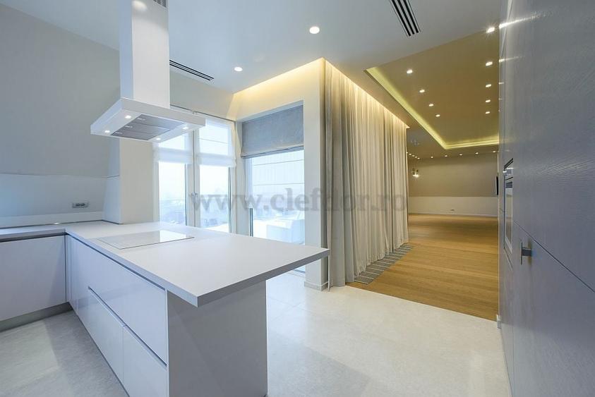 Apartament cu 5 camere decomandat, mobilat în Pipera