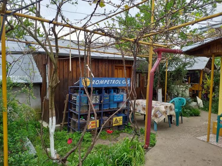 Casă cu 4 camere în Sărățeni