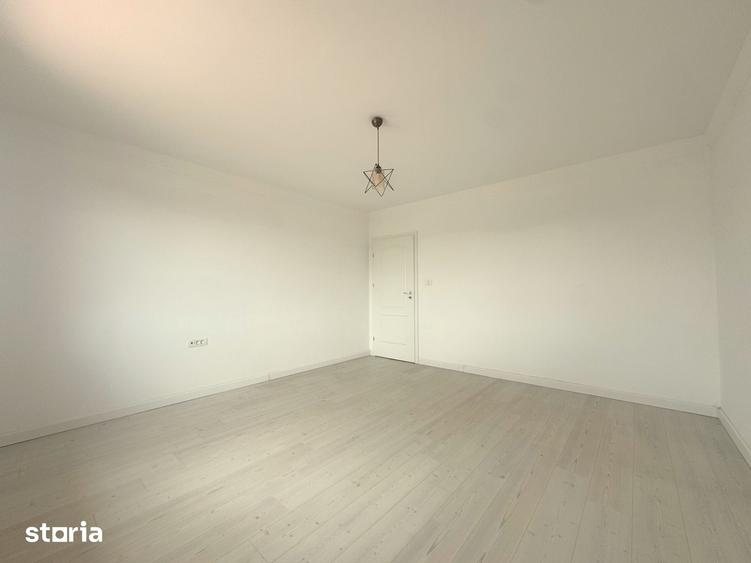 Casă cu 4 camere cu Teren 300 Mp în Dumbrăvița