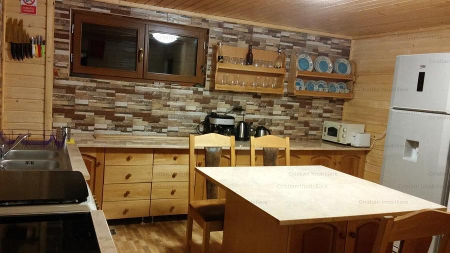Casă cu 12 camere cu Canalizare în Plaiu Nucului