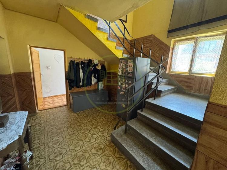 Casă individuală cu 5 camere cu Canalizare în Central