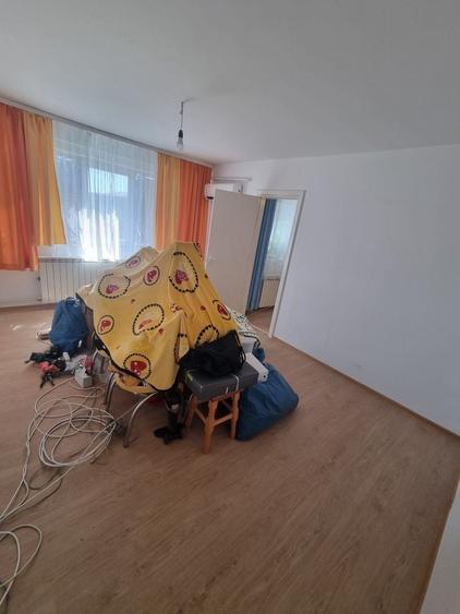 Apartament cu 2 camere decomandat în P-ța Doina