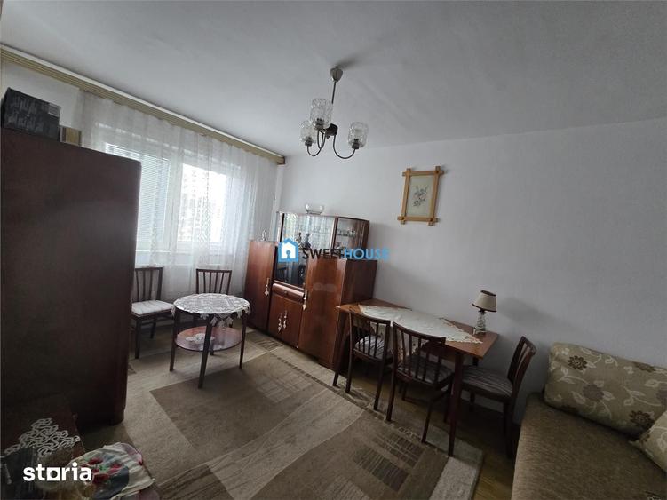 Apartament cu 3 camere semidecomandat în Central