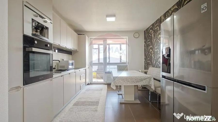 Apartament cu 3 camere decomandat în Cristian