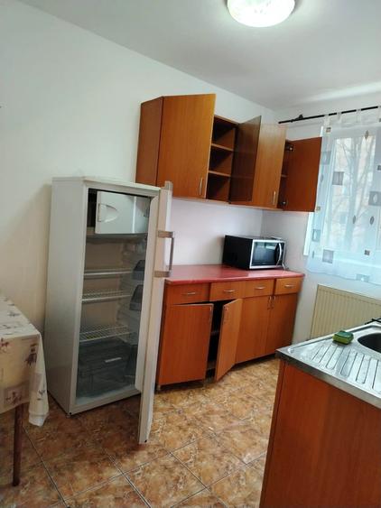Apartament cu 3 camere decomandat în Est