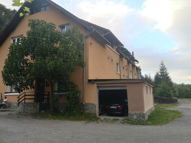 Casă cu 4 camere în Central