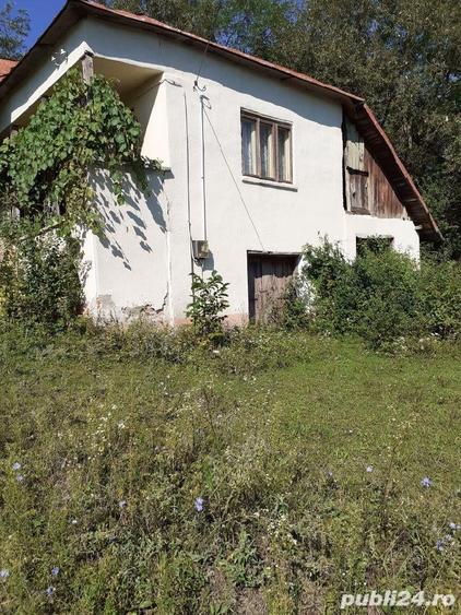 Casă cu 2 camere cu Teren 3100 Mp în Bunești (Mălureni)