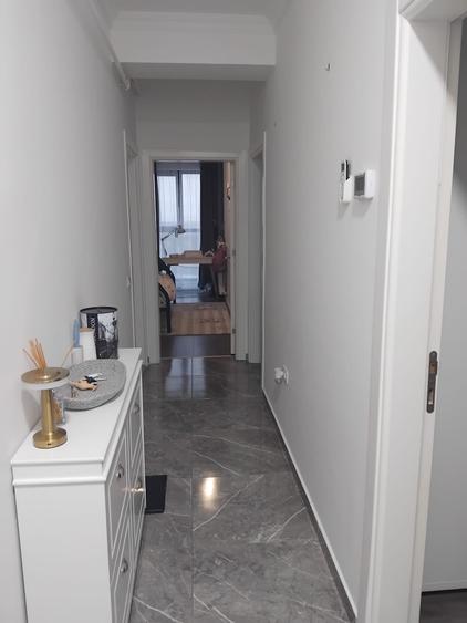Apartament cu 3 camere decomandat în Energia