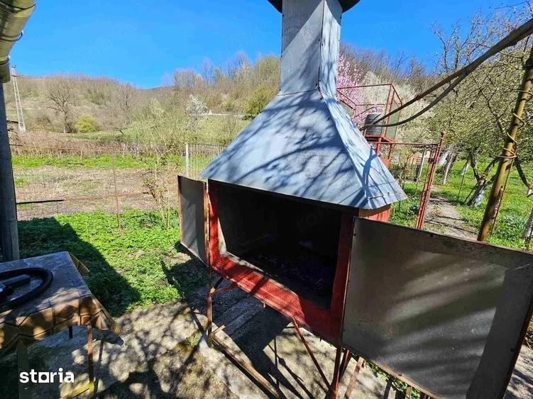 Casă cu 4 camere cu Teren 1142 Mp în Vorța