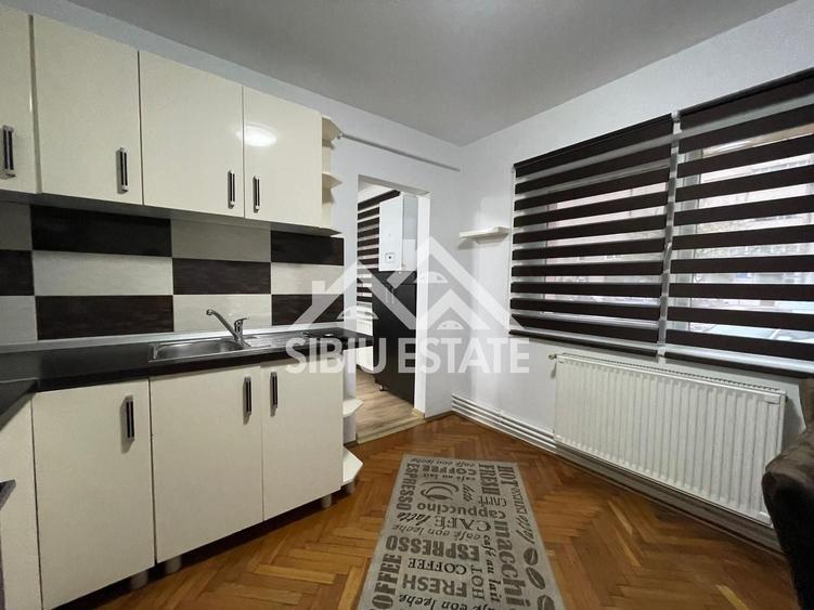 Apartament cu 3 camere decomandat, mobilat în Central