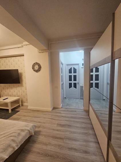 Apartament cu 2 camere semidecomandat, mobilat în Apărătorii Patriei