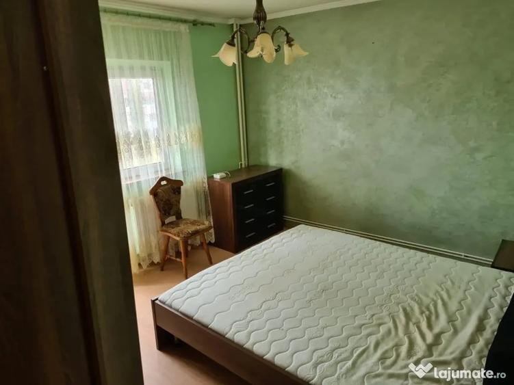 Apartament cu 3 camere decomandat în Vitan