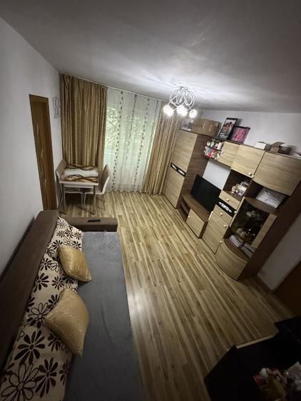 Apartament cu 2 camere semidecomandat în Satu Nou