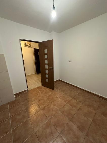 Apartament cu 3 camere semidecomandat în Titan